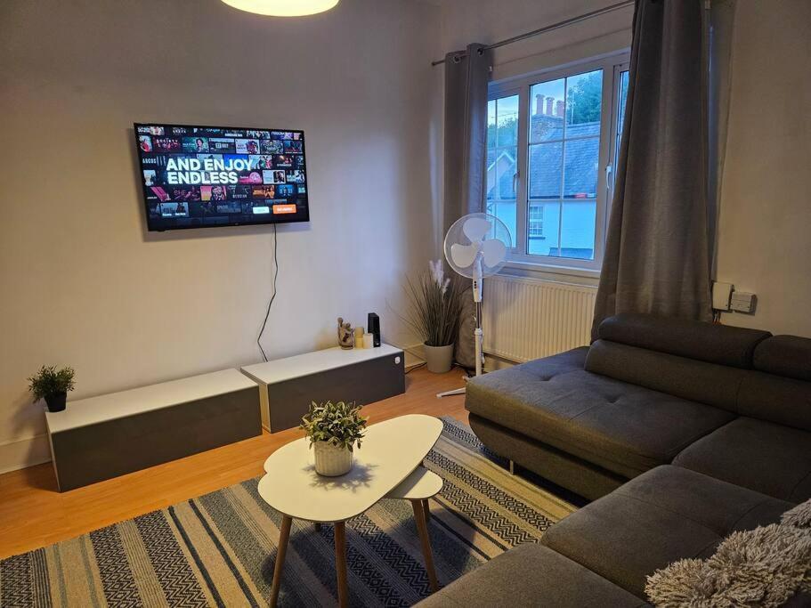 Stylish 2 Bed Apt - Harry Potter/ Leavesden Studios/Watford/Hemel Hempstead - Families/Professionals & Contractors Welcome - Serviced Accomodation 萨勒特 外观 照片