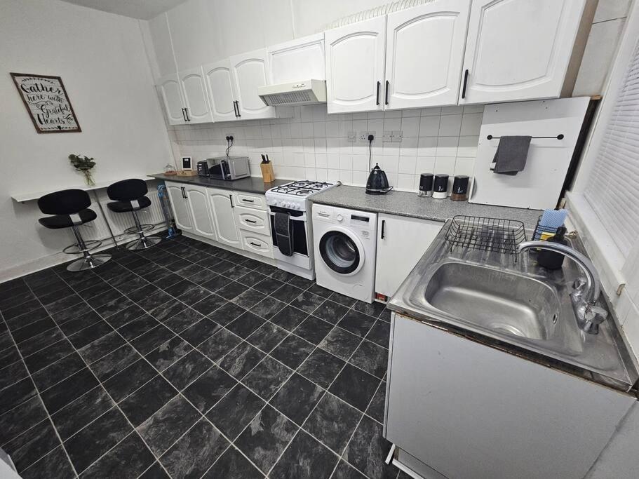 Stylish 2 Bed Apt - Harry Potter/ Leavesden Studios/Watford/Hemel Hempstead - Families/Professionals & Contractors Welcome - Serviced Accomodation 萨勒特 外观 照片